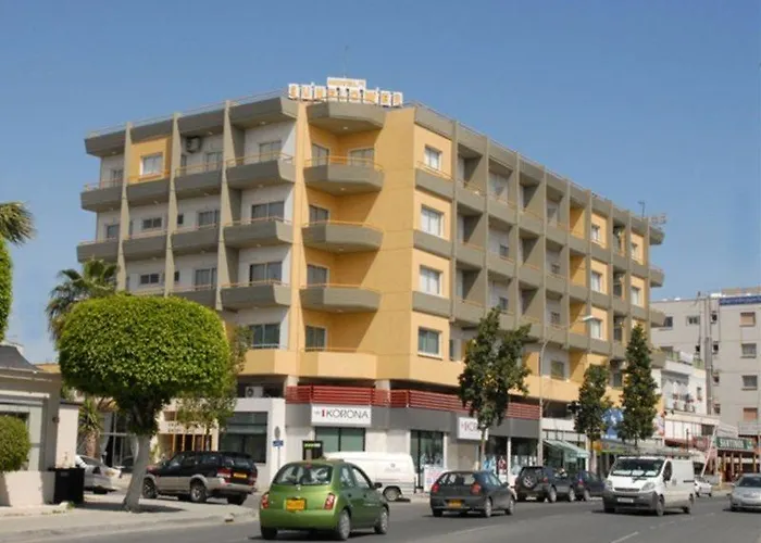 Aparthotel Sunflower 3*